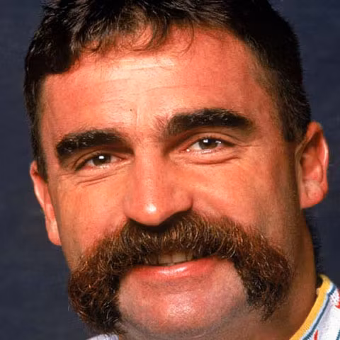 O mustaţă asigurată pentru un sfert de milion de dolari. Cele mai ciudate asigurări făcute pentru părţi ale corpului