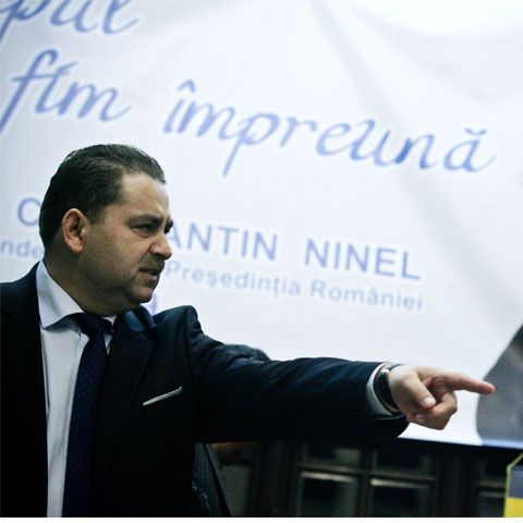 Averile candidaţilor: Geoană n-are casă, Antonescu s-a îmbogăţit din nuntă, Cernea nu are nimic