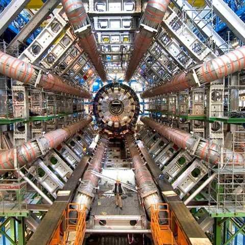 LHC-ul va lua iar startul. "Gaura neagră" a isteriei