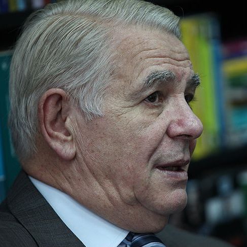 T. Meleşcanu: Nu e prima oară când arme româneşti ajung la terorişti