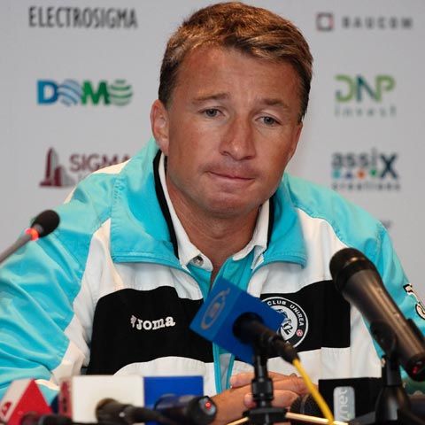 Dan Petrescu: Îmi vine să-mi bag picioarele în el de fotbal!