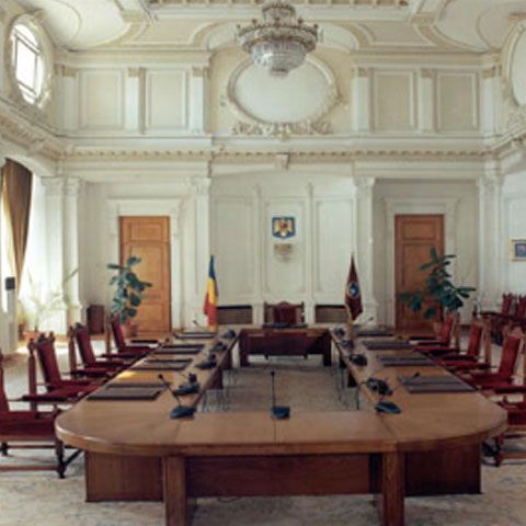 CCR a amânat decizia pentru decembrie pe legile pe care Guvernul Boc şi-a asumat răspunderea