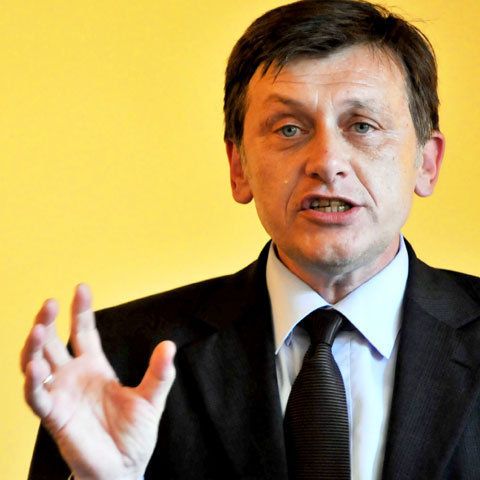 Antonescu: Pe mine nu mă trimit la Cotroceni nici Vanghelie, nici Hrebenciuc, nici Patriciu