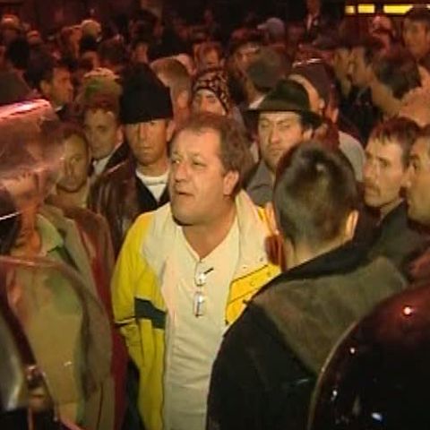 Un individ l-a înjurat pe Băsescu şi i-a cerut socoteală pentru o casă naţionalizată