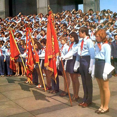 Elevii din Europa de Est învaţă la şcoală despre comunismul "rău", care a durat 50 de ani