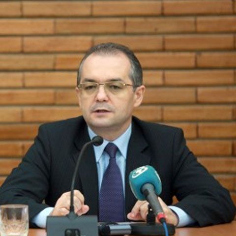 Boc: Dacă CCR se pronunţă pe 9 decembrie asupra concediului fără plată al bugetarilor, măsura nu se mai poate aplica 