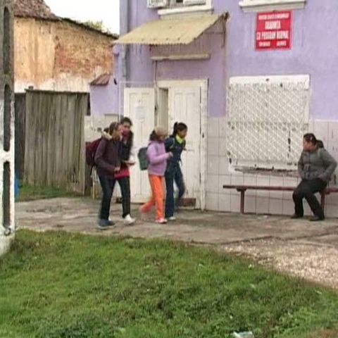 Grădiniţa unei comune din Mureş se află în aceeaşi clădire cu un bar 