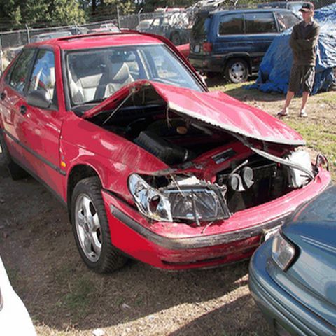 Cinci răniţi într-un accident petrecut în Capitală, din vina unor şoferi care au consumat alcool