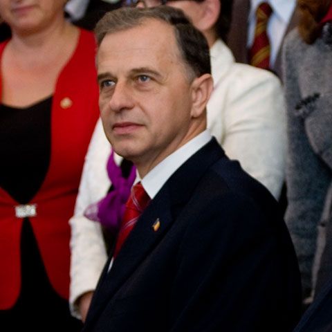 Geoană le promite studenţilor soluţii pentru găsirea unor locuri de muncă