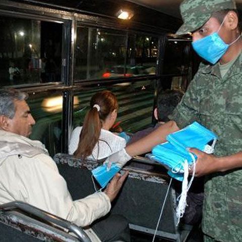 Ucrainenii au golit farmaciile, iar panica stârnită de gripa porcină e amplificată de zvonuri