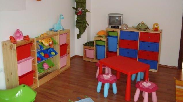 O fetiţă a ajuns la spital în stare gravă. Părinţii le acuză pe educatoare că au lovit-o