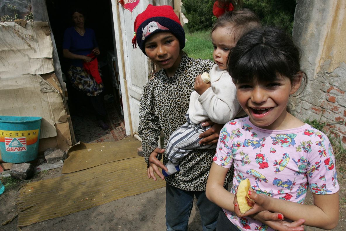 350.000 de copii români trăiesc încă sub pragul sărăciei