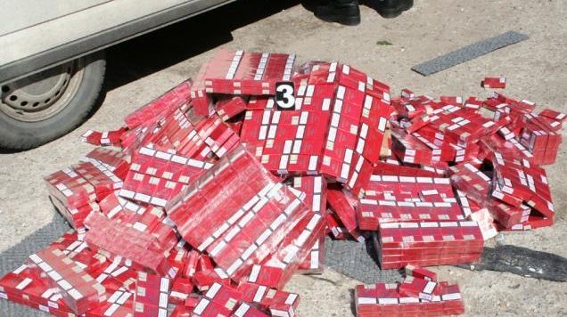 Poliţiştii de frontieră maramureşeni au descoperit ţigări în roţile unei maşini 
