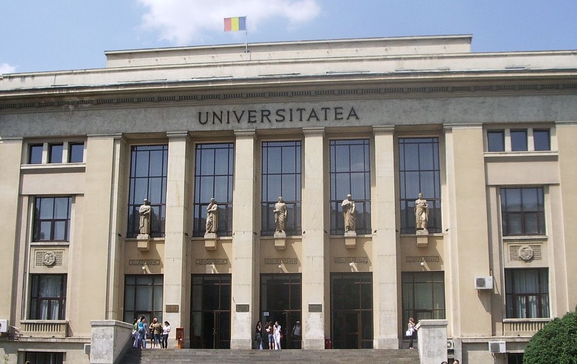  Facultatea de Drept a Universităţii Bucureşti a fost decorată cu Ordinul \"Meritul pentru învăţământ\"