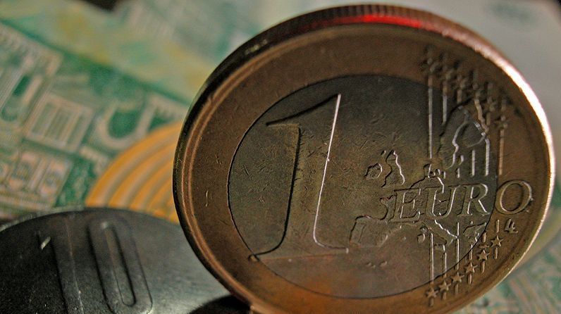 Leul se apreciază până la 4,2648 unităţi/euro, maximul ultimelor şase săptămâni