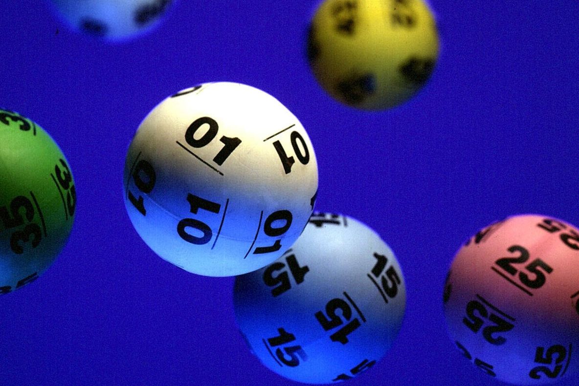 Premiul la 6/49, în valoare de 7,3 milioane de euro, s-a reportat