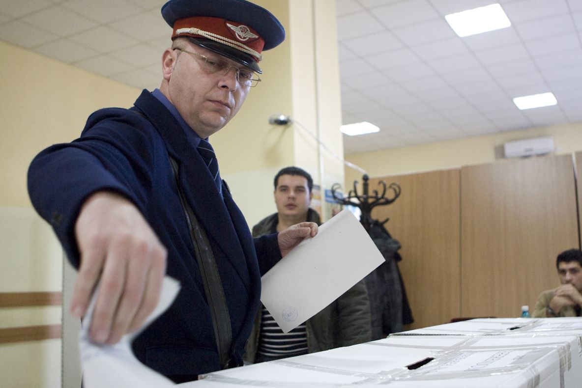 Prezenţa la vot până la ora 16.00: 36,19% la alegerile prezidenţiale şi 33,86% la referendum