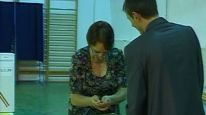 Mită electorală: La Giurgiu doi bărbaţi au încercat să cumpere voturi