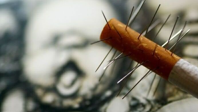 Aproape jumătate dintre românii fumători ar vrea să renunţe la ţigări 