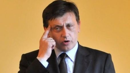  Antonescu: Garantez că TVA şi cota unică nu vor creşte