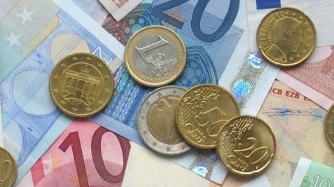 Estonia va fi următorul stat UE care va adera la zona euro, susţine un economist al Băncii Mondiale 