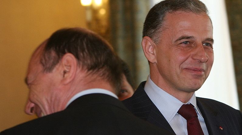 Geoană şi Băsescu au ajuns subiect de bancuri