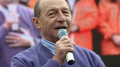 Băsescu: Sunt prea mulţi politicieni în viaţă implicaţi în vânzarea evreilor şi germanilor
