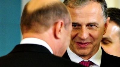 Băsescu - 32,8%, Geoană - 31,2%, conform exit-poll-ului INSOMAR