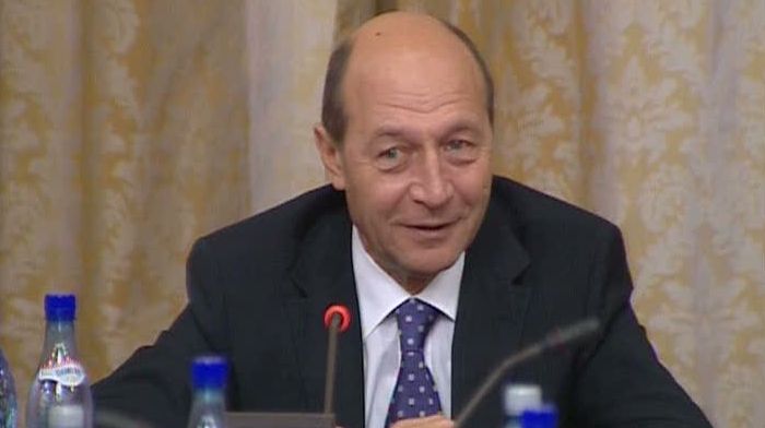 Băsescu: Sunt sănătos tun! Ştiu zvonurile că sunt pe moarte, că n-o mai duc
