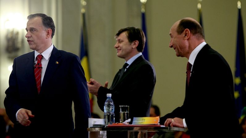 Rezultate parţiale: Băsescu 32,84%, Geoană 29,82%, după numărarea a 74,14% din voturi