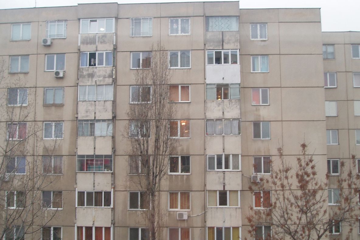 Administratorii de bloc folosesc banii colectaţi de la mehedinţeni, în interes personal