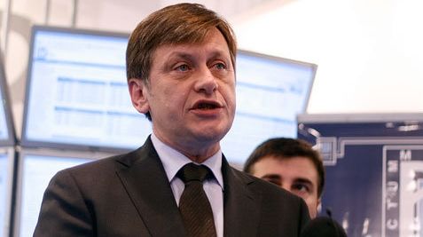 PORTRET DE CANDIDAT: Crin Antonescu - de la rebelul cu plete până la drumul spre Palatul Cotroceni