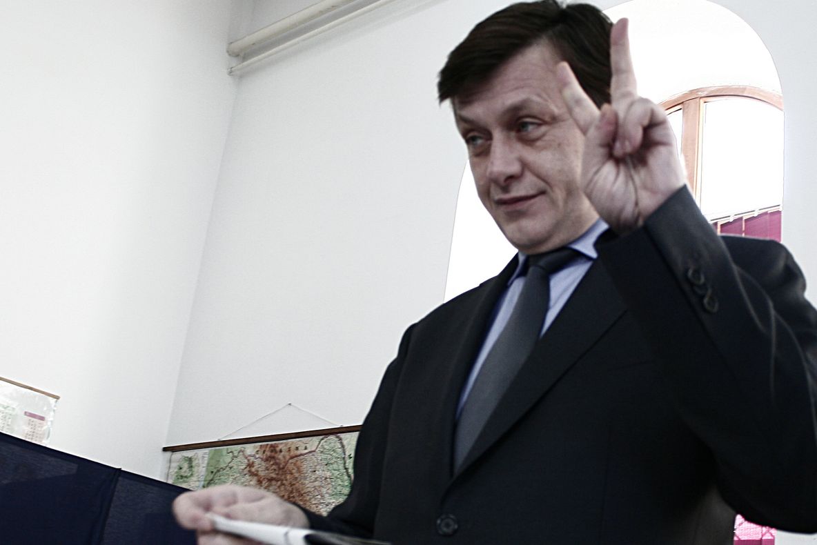 Antonescu: Băsescu este în continuare acelaşi şmecher politic uşor expirat