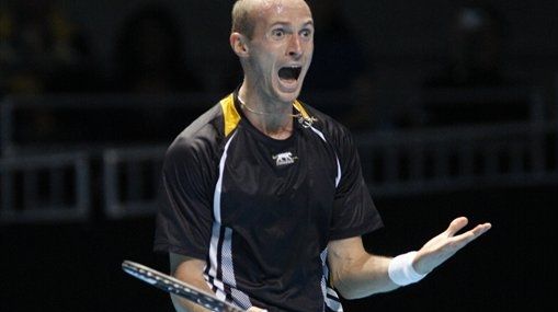 Davydenko l-a învins în premieră pe Federer şi va juca finala Turneului Campionilor cu Del Potro