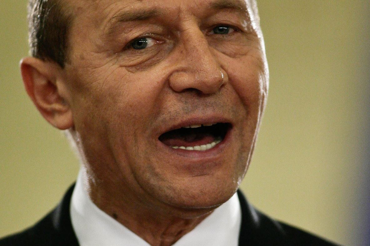 Băsescu: Nu intru în jocul fals al numirii premierului înainte de turul II