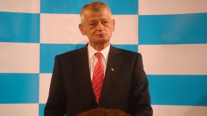 DIN CULISE: Sorin Oprescu a urmărit rezultatele exit-poll-ului departe de presă