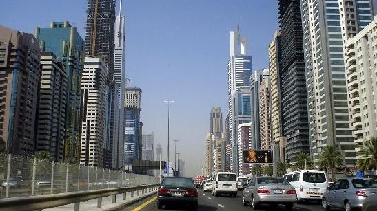 Petrolul se ieftineşte la un minim al ultimelor 7 săptămâni, lovit de unda de şoc generată de Dubai