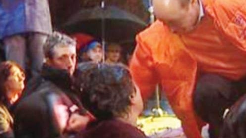 44% dintre români cred că filmul în care Traian Băsescu este acuzat că ar fi lovit un copil este fals, potrivit INSOMAR