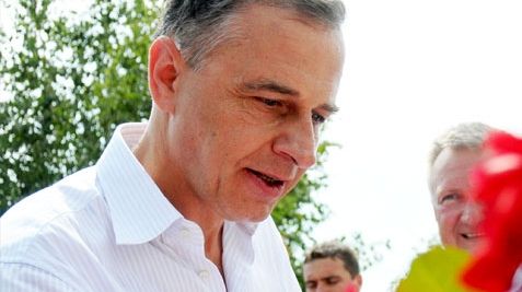 Claudiu Săftoiu îi cere paşaportul lui Geoană, ca să vadă dacă a fost în vizită oficială la Moscova