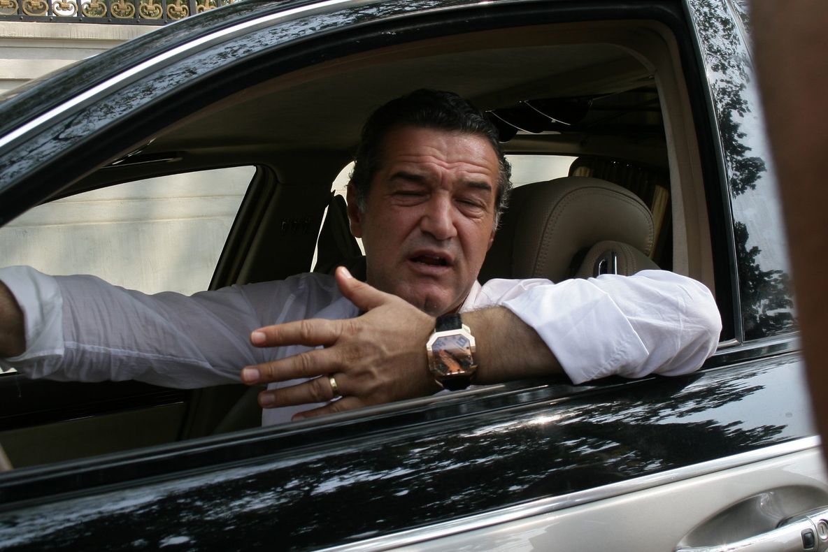 Becali anunţă că nu le va prelungi contractele mai multor jucători de la Steaua! Vezi de cine e vorba