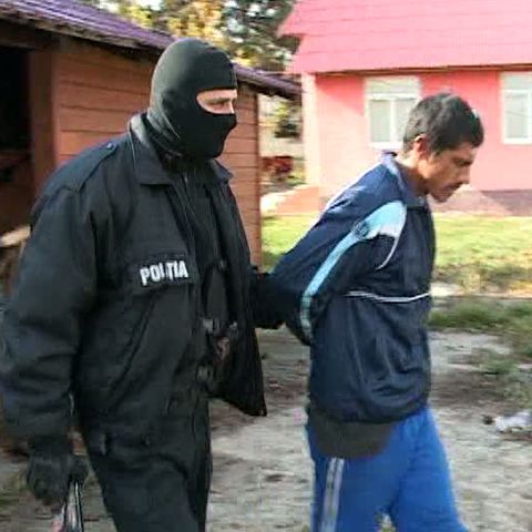 Doi poliţişti au fost bătuţi în Argeş de către patru suspecţi de furt