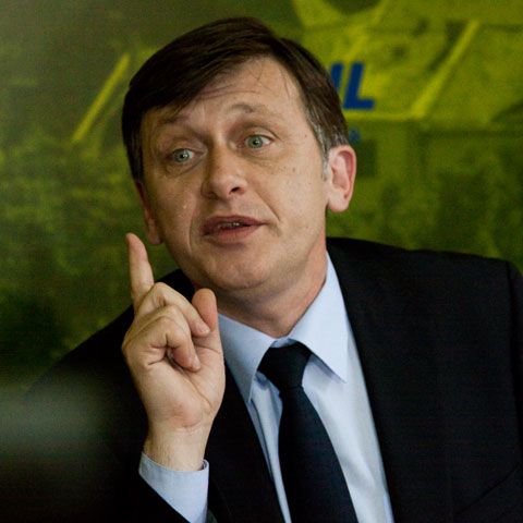 Antonescu vrea consultări cu Băsescu pentru a-l convinge să ţină cont de coaliţia Johannis