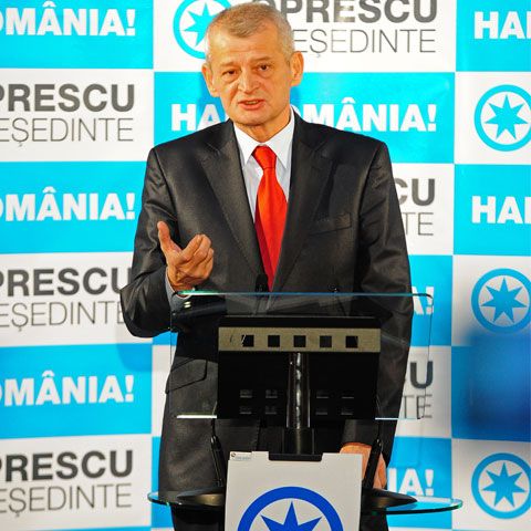 Sorin Oprescu spune că nu a discutat cu Crin Antonescu şi că nu se retrage din cursa prezidenţială