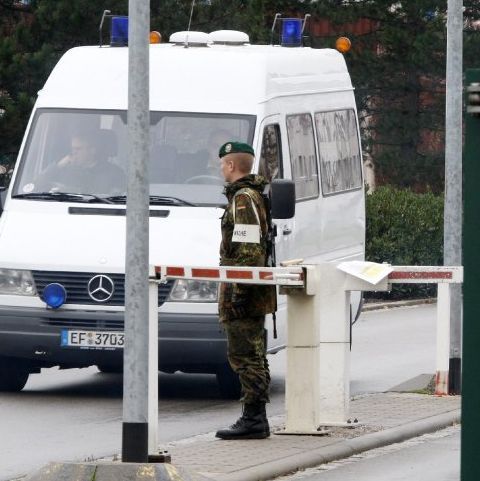 Militarii de la cazarma din Germania răniţi de o maşină au fost de fapt victimele unui accident