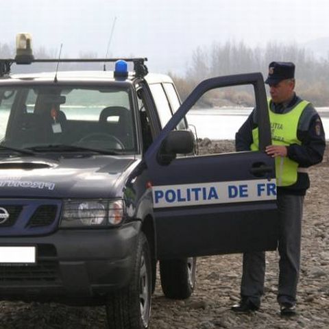 Un contrabandist a lovit cu maşina un poliţist de frontieră din Caraş Severin