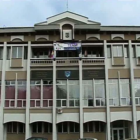 Consiliul Judeţean Covasna nu renunţă nici pe timp de criză la primele pentru angajaţi