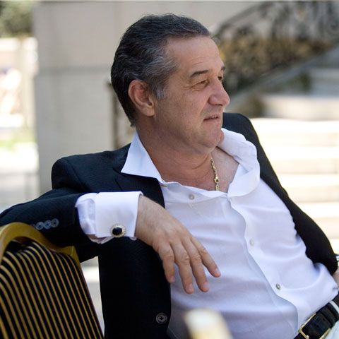 Gigi Becali - un soi de Domnul Goe, instabil emoţional şi imatur afectiv, susţin psihologii