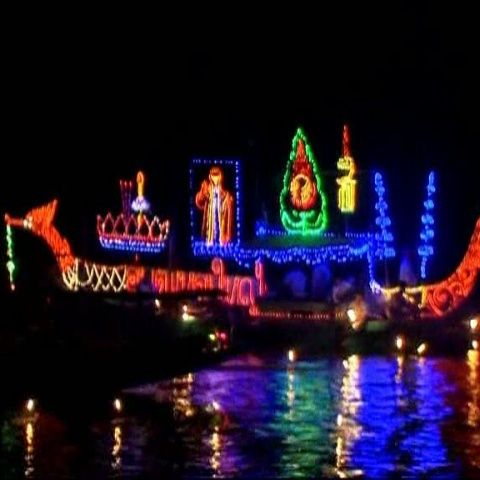 Sute de mii de bărcuţe au luminat râurile din Thailanda (VIDEO)