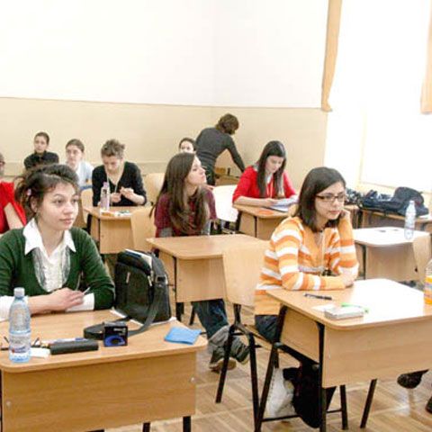 Doi directori de şcoli din Mureş, amendaţi pentru nerespectarea regulilor de prevenire a gripei