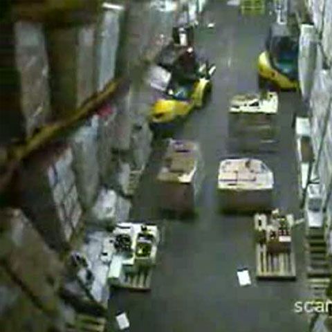 Rusia: Conducătorul unui motostivuitor a distrus în câteva secunde zeci de mii de sticle cu alcool